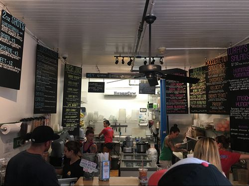 small and fast smoothie and juice spot at The Juicery in Portland