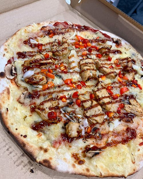 💥Great! Delivered vegan pizza with thin dough, Heura "bocados" and double vegan mozzarella. at Carpi Pizza Premià in Premia De Mar