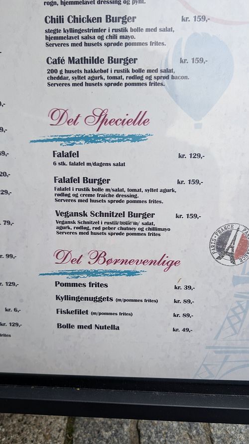 Vegan Schnitzel Burger, falafel, French fries at Cafe Mathilde//Madam Smed in Saeby