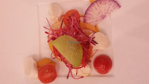 (upsidedown) fresh salad with Artisan Vegan Cheese mozzarella at CHOICE in Kyoto