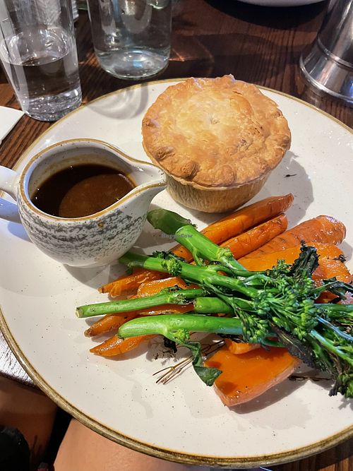 Mushroom pot pie with roasted veggies (sub potatoes for extra carrots) 10/10  at Deacon Brodies Tavern  in Edinburgh