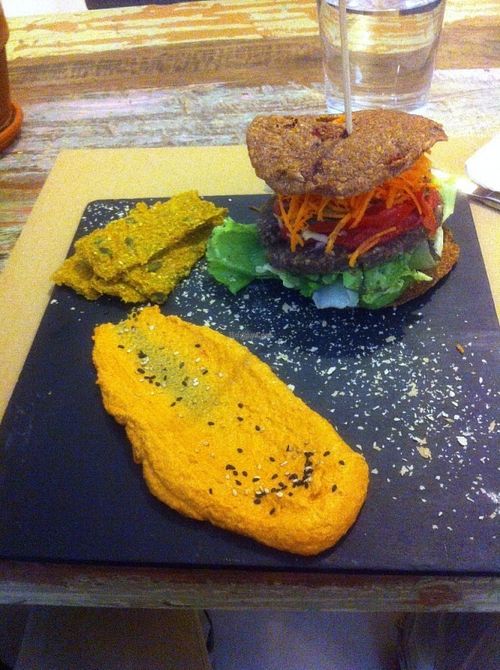 Raw burger and dip at El Cafe Blueproject in Barcelona