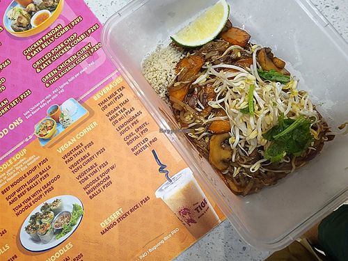 Vegetable pad thai at Easy, Tiger in Quezon City