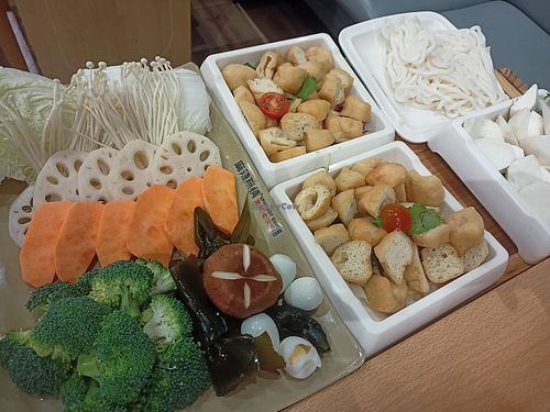 Veggie platter (tell them no eggs!!!), tofu, taro, and noodles at Restaurante Spicy Soul Hotpot in Sevilla
