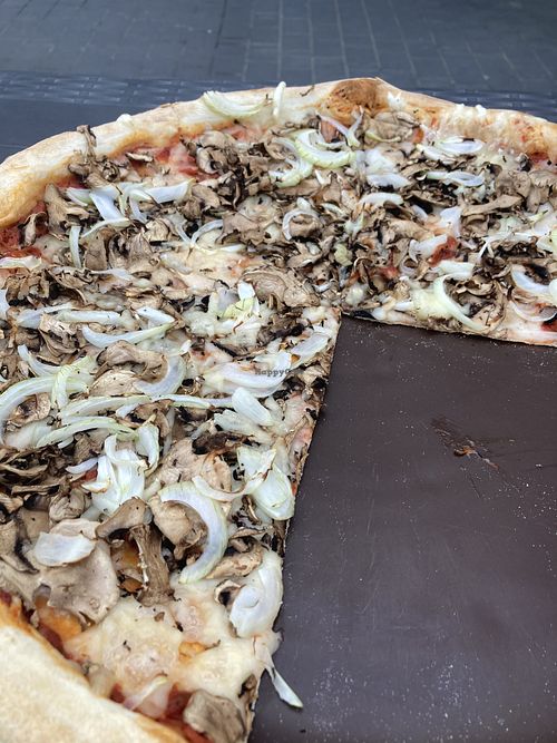 Pizza with vegan cheese (size: big)  at Restauracja Primo in Ostrowiec Swietokrzyski