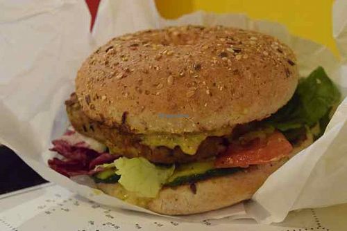 The 'Balinais' featured 'Touriste' burger! (Aug 2015) at Hank Cuisine Végétale - Archives in Paris