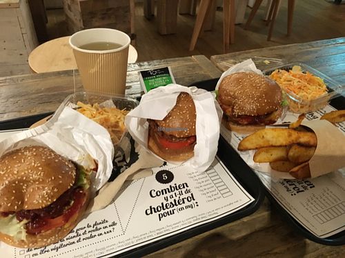 burgers and fries at Hank Cuisine Végétale - Archives in Paris