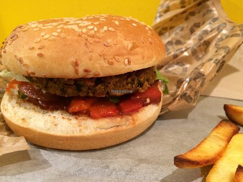 Vegan Burger at Hank Cuisine Végétale - Archives in Paris