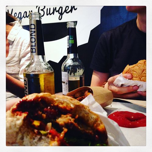 Burgers, Beer & Fries at Hank Cuisine Végétale - Archives in Paris