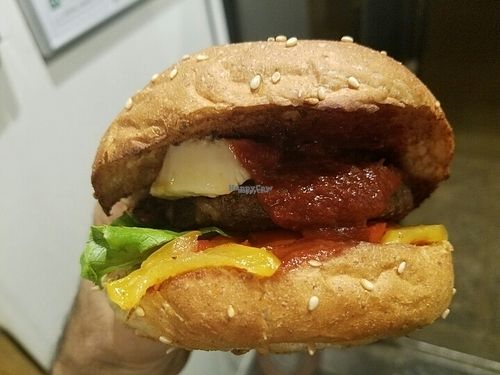 L'Allund BBQ Vegan Burger at Hank Cuisine Végétale - Archives in Paris