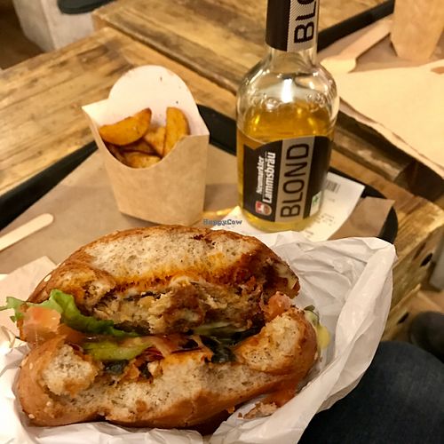 Super nice burgers! at Hank Cuisine Végétale - Archives in Paris