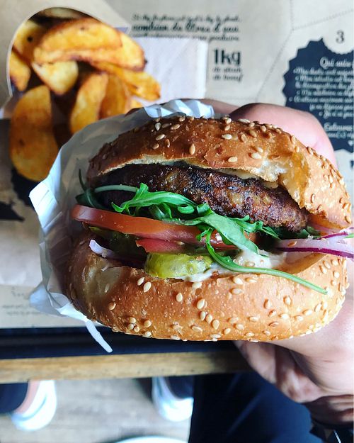 Yummy Burger at Hank Cuisine Végétale - Archives in Paris