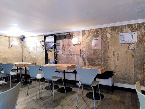 Eat-in space at Hank Cuisine Végétale - Archives in Paris