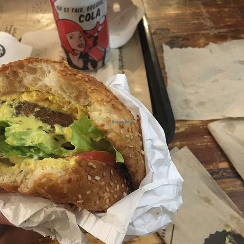 Burger with mustard at Hank Cuisine Végétale - Archives in Paris