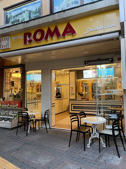 the shop  at Roma Dondurmacısı - Yeşilköy Merkez Şubesi in Istanbul