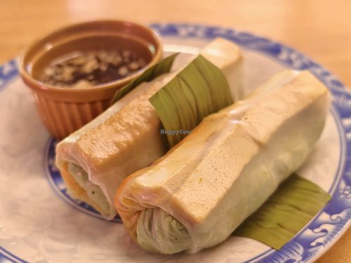 Rice paper rolls with a vinegary sauce at Mister Saigon in Dumaguete