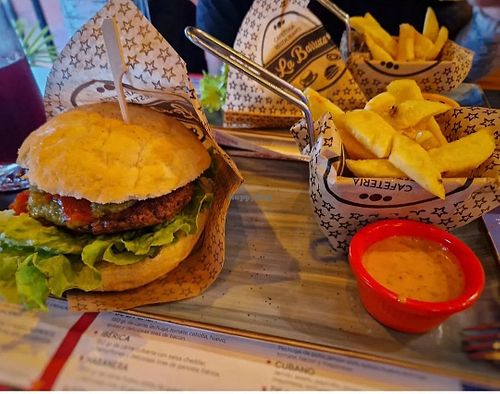 Heura burger 😍🌱 at La Barruca de Calderón in Santander