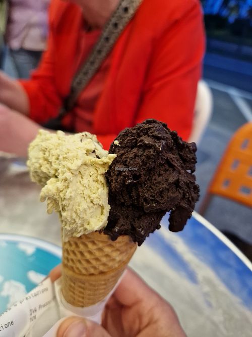 Pistache and extra dark chocolate at Gelateria K2 in Varazze