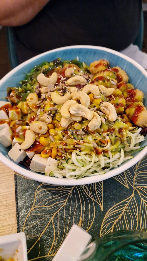 Custom poke with a lot of possibilities at Tekka - Via Garibaldi in Messina