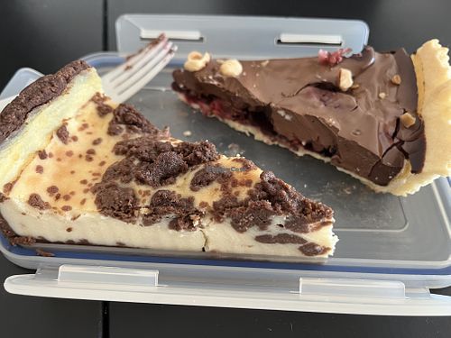 Zupfkuchen left, schoko beere right  at Drei der Münze in Leipzig
