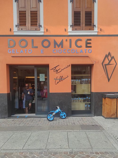 The shop at Dolom'Ice in Pinzolo