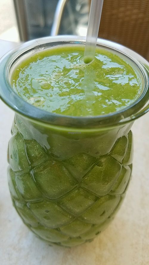 green smoothie at Invita Living Food in Melbourne