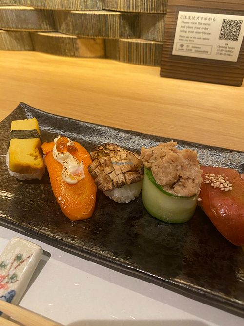 8 pc assorted sushi platter at Shojin Sushi Minamo in Osaka