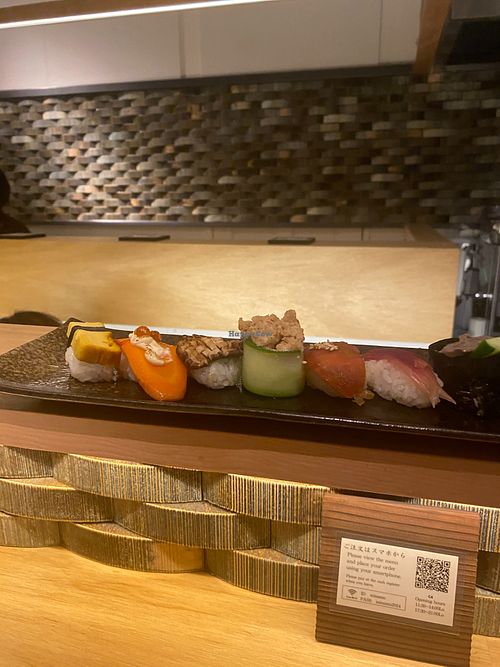 8 pc assorted sushi platter at Shojin Sushi Minamo in Osaka