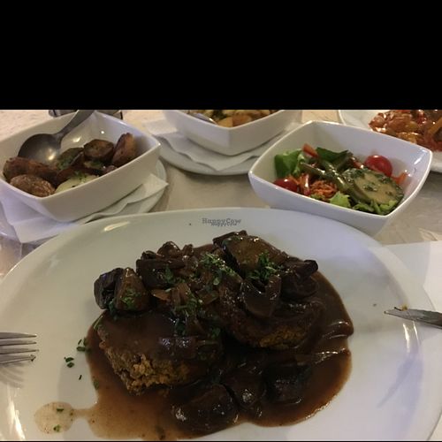 mushroom soy burger with greens and potatoes at El Hidalgo in Tenerife