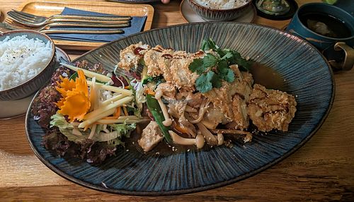 Nummer 64 mit ummantelten Tofu, fake Hühner- und Rindfleisch at Platform 68 in Berlin