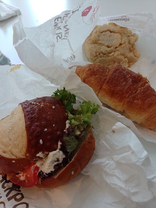 Belegtes Laugenbrötchen, croissant und Streusel Brötchen at Bäckerei MOSS  - Eupener Str in Aachen
