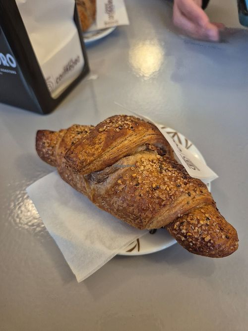 Croissant vegano ai frutti di bosco at Jack Bar in Dronero