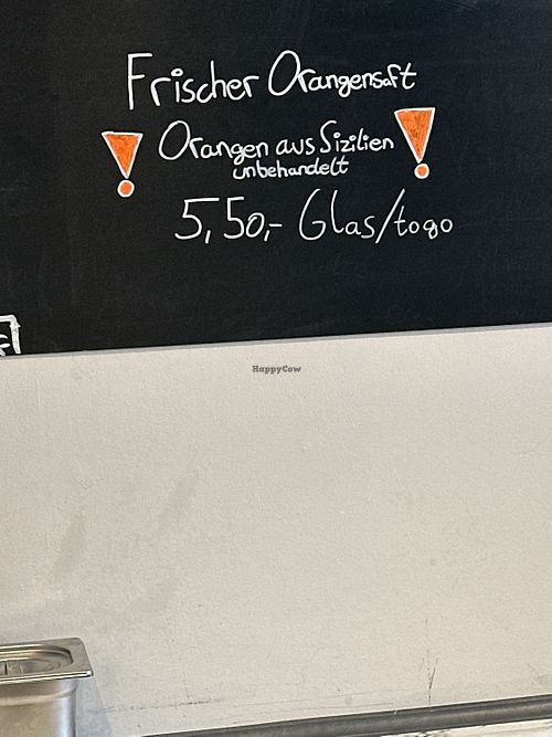 Frischer Orangensaft mit Orangen aus Sizilien 😍  #Veganuary at Mezze Food & Drinks  in Karlsruhe