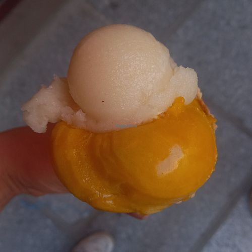 peach & mango sorbet 7€ at Glaces Berthillon in Paris