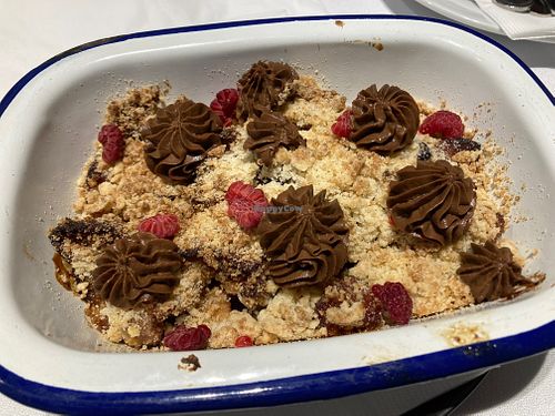 Vegan crumble at Veguria in Santiago