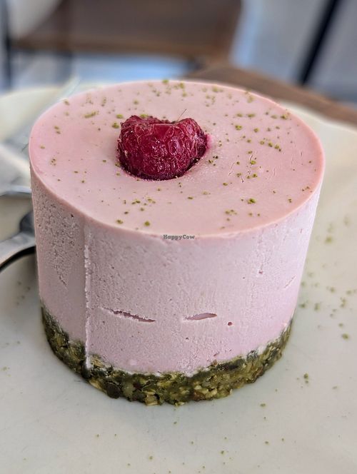 Raspberry cheesecake soy and gluten-free at Dream Eater Snoreatery - 食夢 Snoreatery in Taipei
