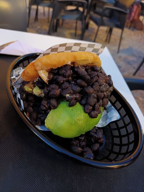 Arepa dominó veganizada at Tasca La Matilda - Tochesuras in Caceres