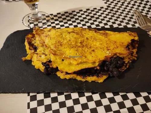 Cachapa Veganita (with black beans) at Tasca La Matilda - Tochesuras in Caceres