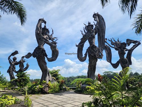 Statues at Taman Dedari in Ubud