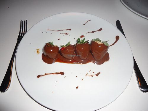 Vegan chocolate covered strawberries at Elements Restaurant in Oranjestad