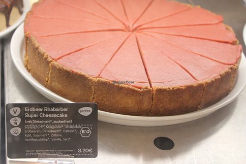 rhubarb vegan cheezecake at Goodies Berlin - Friedrichshain in Berlin
