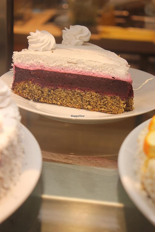 vegan cheesecake in goodies at Goodies Berlin - Friedrichshain in Berlin