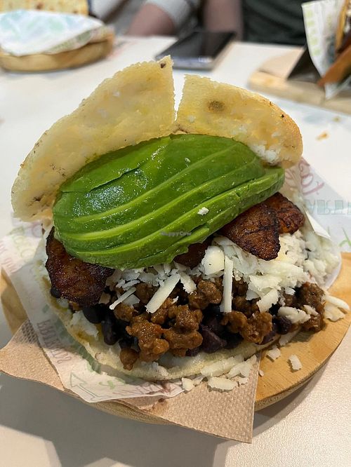 Arepa de pabellón at Merendero 295 in Alicante