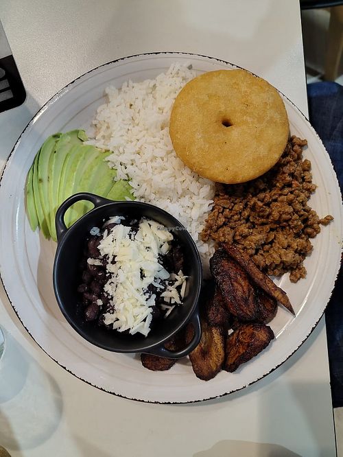 Pabellón criollo at Merendero 295 in Alicante