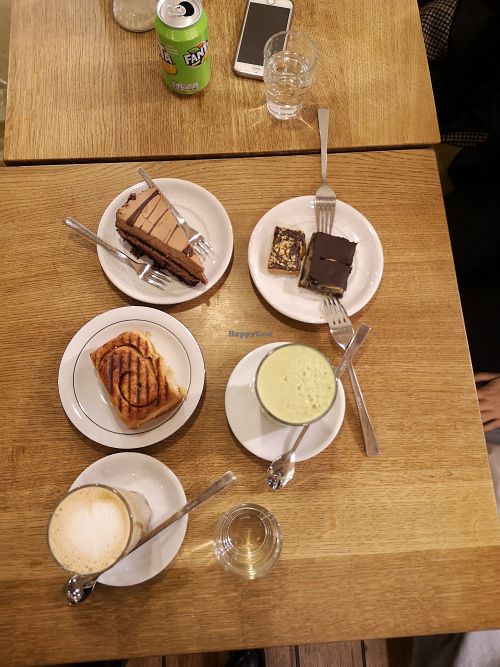 Range of the vegan options - cinnamon buns, chocolate pastry, matcha etc at Goodies Berlin - Globetrotter in Berlin