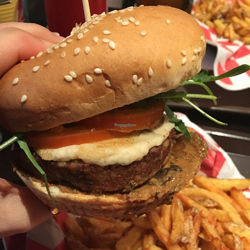 Mangez-moi (mushroom burger)  at VG in Paris