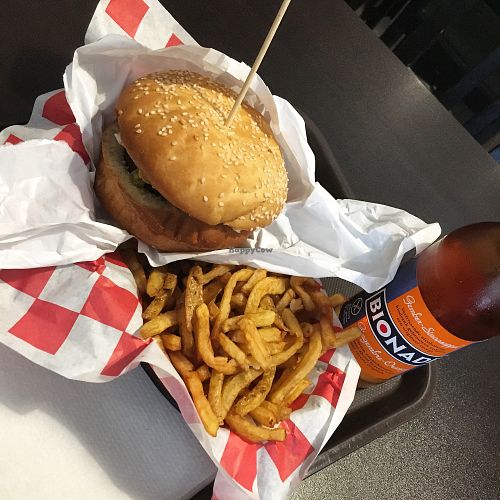 burger at VG in Paris