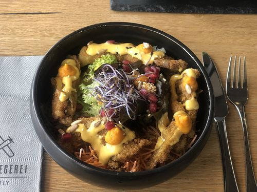 Vegane Winter-Bowl mit gebackenen Austernpilzen  at Die Fliegerei in Zell Am See
