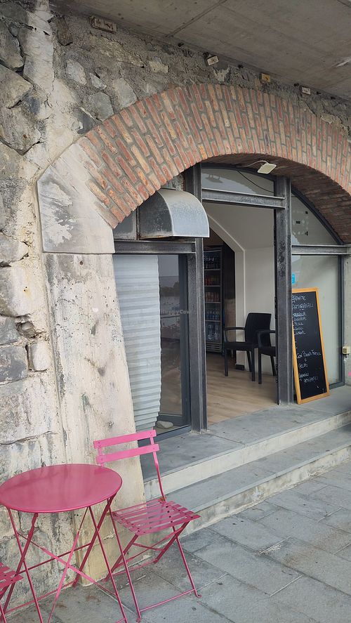 Entrance from the beach at Qualcosa di Buono in Moneglia