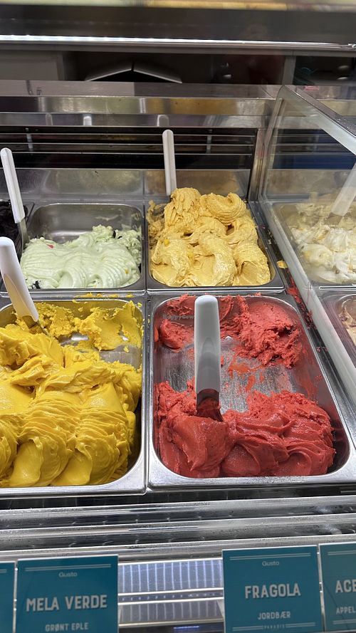 Some options   at Paradis Gelateria - Karl Johan in Oslo